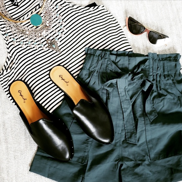 🆕️//The Lizzy// Black studded Mule/Flat - Picture 3 of 8